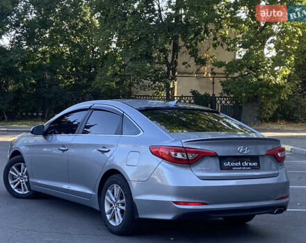 Серый Хендай Соната, объемом двигателя 2.36 л и пробегом 178 тыс. км за 11599 $, фото 3 на Automoto.ua