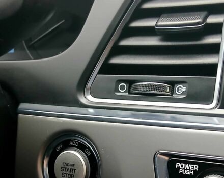 Сірий Хендай Соната, об'ємом двигуна 2 л та пробігом 61 тис. км за 15000 $, фото 21 на Automoto.ua