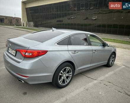 Сірий Хендай Соната, об'ємом двигуна 2 л та пробігом 174 тис. км за 11700 $, фото 5 на Automoto.ua