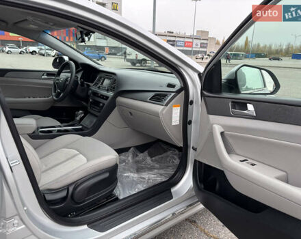 Хендай Соната 2015 в Харькове на Automoto.ua Серый Хендай Соната, объемом двигателя 2 л и пробегом 114 тыс. км за 14200 $, фото 9 на Automoto.ua