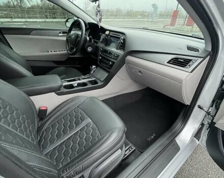 Сірий Хендай Соната, об'ємом двигуна 2.36 л та пробігом 148 тис. км за 8900 $, фото 15 на Automoto.ua