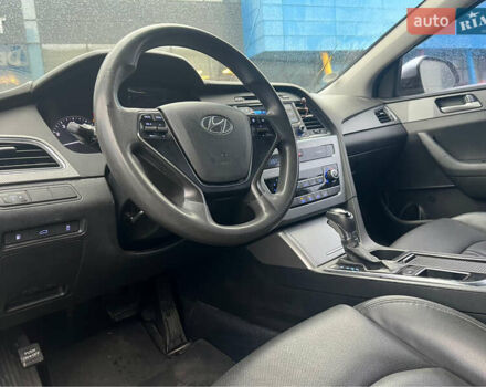 Серый Хендай Соната, объемом двигателя 2 л и пробегом 266 тыс. км за 8750 $, фото 8 на Automoto.ua