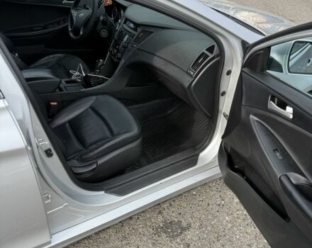 Серый Хендай Соната, объемом двигателя 2 л и пробегом 400 тыс. км за 5000 $, фото 5 на Automoto.ua