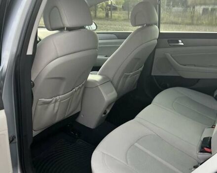 Сірий Хендай Соната, об'ємом двигуна 2.4 л та пробігом 184 тис. км за 10700 $, фото 3 на Automoto.ua