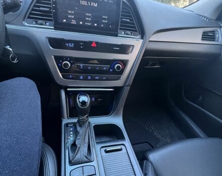 Хендай Соната 2015 в Киеве на Automoto.ua Серый Хендай Соната, объемом двигателя 2 л и пробегом 498 тыс. км за 8600 $, фото 10 на Automoto.ua