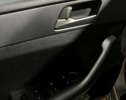 Серый Хендай Соната, объемом двигателя 2 л и пробегом 502 тыс. км за 6999 $, фото 7 на Automoto.ua