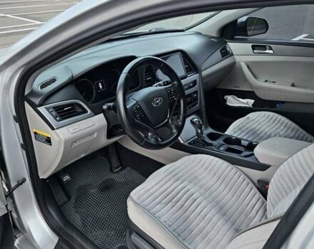 Сірий Хендай Соната, об'ємом двигуна 2.36 л та пробігом 220 тис. км за 8999 $, фото 15 на Automoto.ua