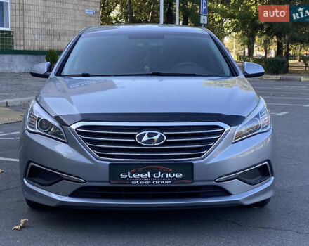 Серый Хендай Соната, объемом двигателя 2.36 л и пробегом 178 тыс. км за 11599 $, фото 4 на Automoto.ua