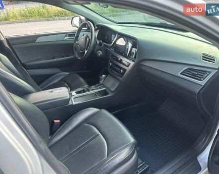 Серый Хендай Соната, объемом двигателя 2 л и пробегом 332 тыс. км за 8700 $, фото 8 на Automoto.ua