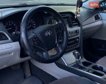 Серый Хендай Соната, объемом двигателя 2.36 л и пробегом 178 тыс. км за 11599 $, фото 10 на Automoto.ua
