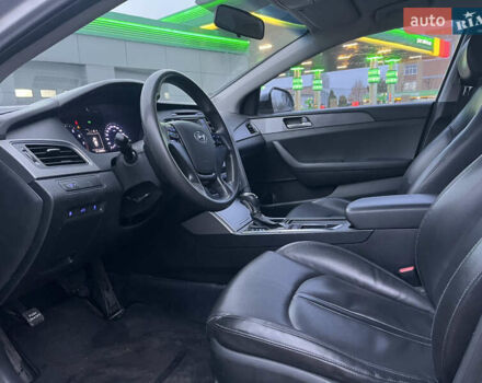 Серый Хендай Соната, объемом двигателя 2 л и пробегом 266 тыс. км за 8150 $, фото 6 на Automoto.ua