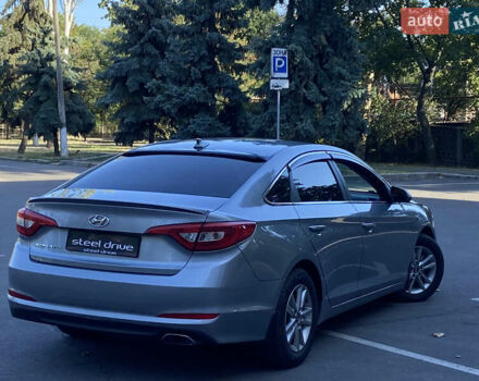 Серый Хендай Соната, объемом двигателя 2.36 л и пробегом 178 тыс. км за 11599 $, фото 2 на Automoto.ua