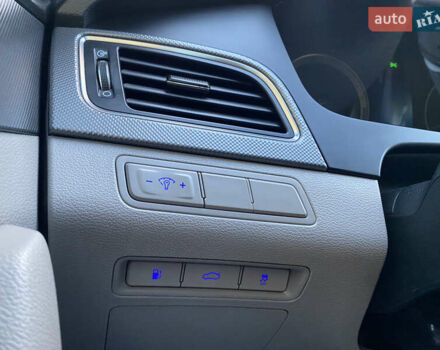 Серый Хендай Соната, объемом двигателя 2.36 л и пробегом 40 тыс. км за 10700 $, фото 20 на Automoto.ua