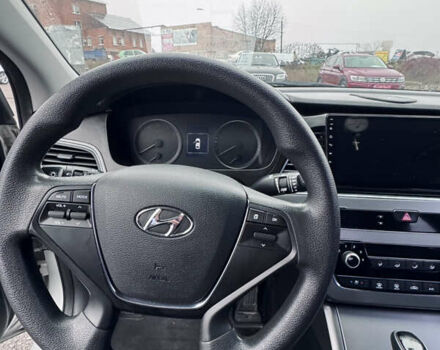 Сірий Хендай Соната, об'ємом двигуна 2 л та пробігом 169 тис. км за 11300 $, фото 16 на Automoto.ua