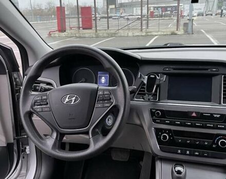 Сірий Хендай Соната, об'ємом двигуна 2.36 л та пробігом 148 тис. км за 8900 $, фото 22 на Automoto.ua