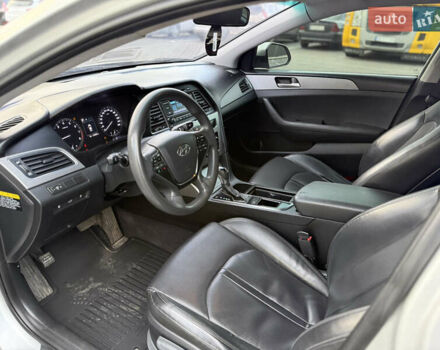 Серый Хендай Соната, объемом двигателя 2 л и пробегом 320 тыс. км за 7999 $, фото 5 на Automoto.ua