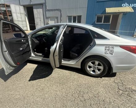 Хендай Соната 2015 у Києві на Automoto.ua Сірий Хендай Соната, об'ємом двигуна 2 л та пробігом 321 тис. км за 7000 $, фото 19 на Automoto.ua