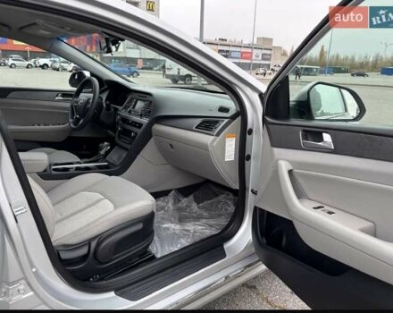 Серый Хендай Соната, объемом двигателя 2 л и пробегом 114 тыс. км за 13900 $, фото 17 на Automoto.ua