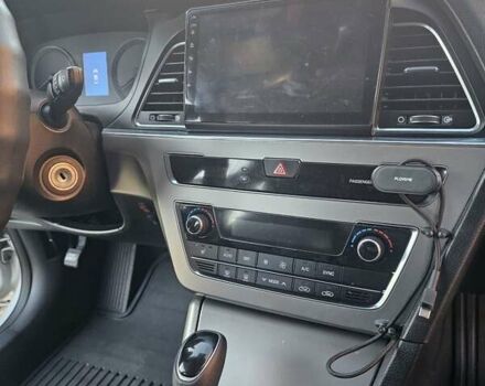 Хендай Соната 2015 в Тернополе на Automoto.ua Серый Хендай Соната, объемом двигателя 2 л и пробегом 220 тыс. км за 11100 $, фото 5 на Automoto.ua