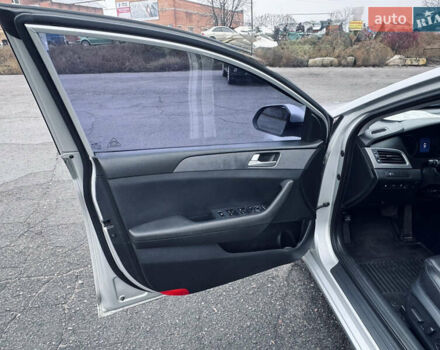 Сірий Хендай Соната, об'ємом двигуна 2 л та пробігом 169 тис. км за 11300 $, фото 3 на Automoto.ua