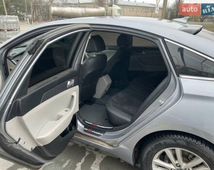 Серый Хендай Соната, объемом двигателя 2.36 л и пробегом 90 тыс. км за 9500 $, фото 7 на Automoto.ua