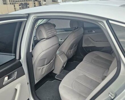 Сірий Хендай Соната, об'ємом двигуна 2.36 л та пробігом 220 тис. км за 8999 $, фото 21 на Automoto.ua