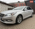 Серый Хендай Соната, объемом двигателя 2 л и пробегом 180 тыс. км за 10000 $, фото 1 на Automoto.ua