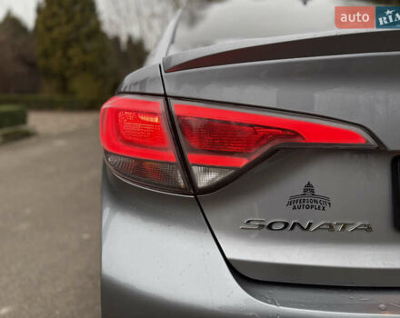 Сірий Хендай Соната, об'ємом двигуна 2 л та пробігом 200 тис. км за 13900 $, фото 5 на Automoto.ua
