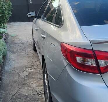 Серый Хендай Соната, объемом двигателя 2.36 л и пробегом 106 тыс. км за 11000 $, фото 5 на Automoto.ua