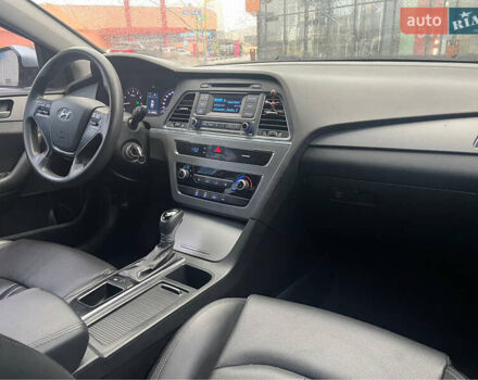 Серый Хендай Соната, объемом двигателя 2 л и пробегом 266 тыс. км за 8750 $, фото 7 на Automoto.ua