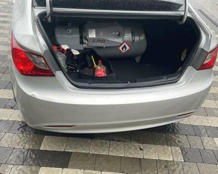 Сірий Хендай Соната, об'ємом двигуна 2 л та пробігом 195 тис. км за 7200 $, фото 3 на Automoto.ua