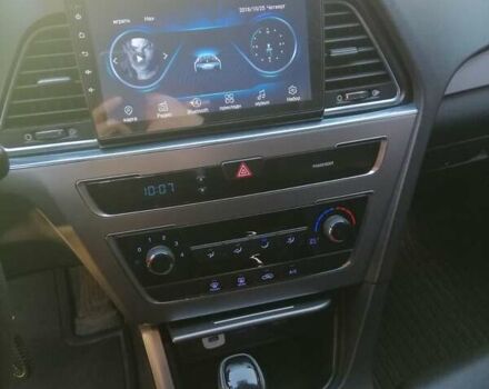 Сірий Хендай Соната, об'ємом двигуна 2 л та пробігом 335 тис. км за 9200 $, фото 3 на Automoto.ua