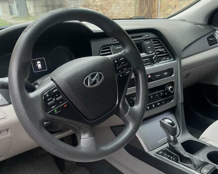 Серый Хендай Соната, объемом двигателя 2.36 л и пробегом 163 тыс. км за 9500 $, фото 7 на Automoto.ua