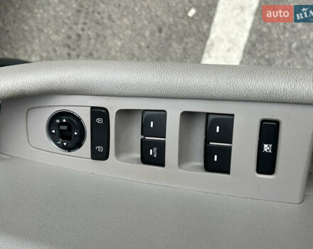 Сірий Хендай Соната, об'ємом двигуна 2.36 л та пробігом 170 тис. км за 9999 $, фото 24 на Automoto.ua