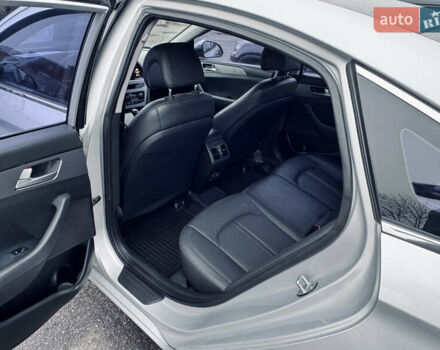 Сірий Хендай Соната, об'ємом двигуна 2 л та пробігом 169 тис. км за 11300 $, фото 4 на Automoto.ua