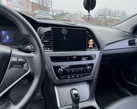 Сірий Хендай Соната, об'ємом двигуна 2 л та пробігом 169 тис. км за 11300 $, фото 17 на Automoto.ua