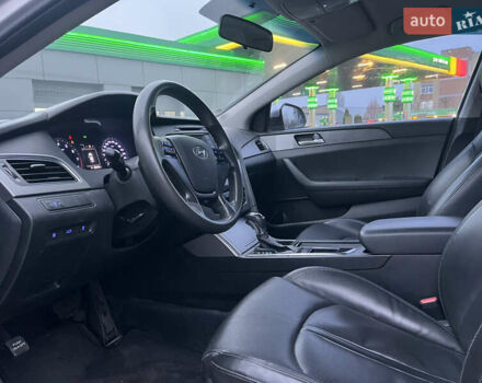 Серый Хендай Соната, объемом двигателя 2 л и пробегом 266 тыс. км за 8150 $, фото 5 на Automoto.ua