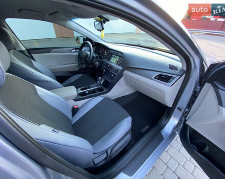 Серый Хендай Соната, объемом двигателя 2.36 л и пробегом 40 тыс. км за 10700 $, фото 31 на Automoto.ua