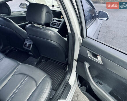 Сірий Хендай Соната, об'ємом двигуна 2 л та пробігом 169 тис. км за 11300 $, фото 9 на Automoto.ua