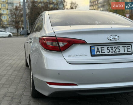 Серый Хендай Соната, объемом двигателя 2 л и пробегом 320 тыс. км за 7999 $, фото 4 на Automoto.ua