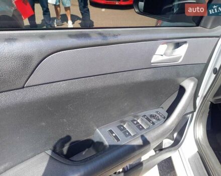 Сірий Хендай Соната, об'ємом двигуна 2 л та пробігом 231 тис. км за 8900 $, фото 21 на Automoto.ua