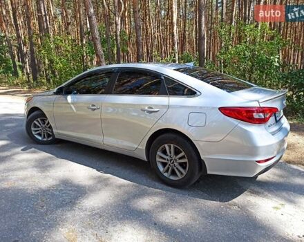 Серый Хендай Соната, объемом двигателя 2.36 л и пробегом 280 тыс. км за 8500 $, фото 5 на Automoto.ua