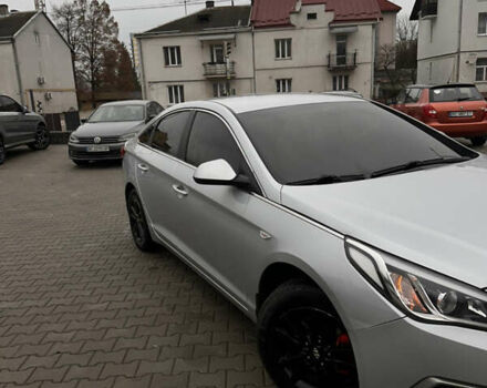 Серый Хендай Соната, объемом двигателя 2 л и пробегом 290 тыс. км за 8900 $, фото 13 на Automoto.ua