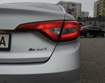 Серый Хендай Соната, объемом двигателя 2 л и пробегом 290 тыс. км за 8900 $, фото 9 на Automoto.ua