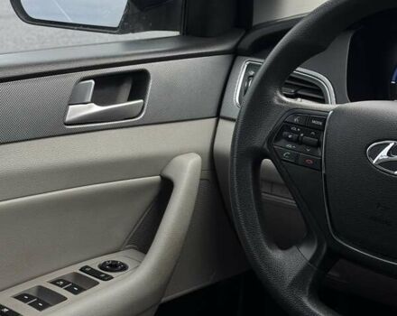 Серый Хендай Соната, объемом двигателя 2 л и пробегом 210 тыс. км за 11100 $, фото 5 на Automoto.ua