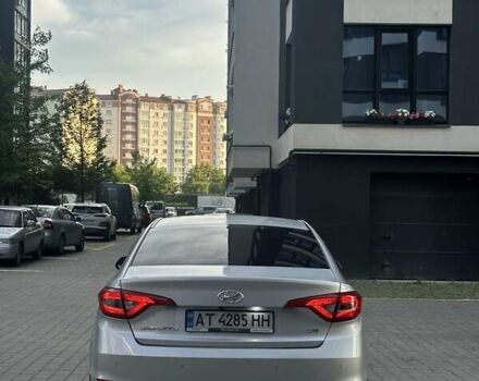 Серый Хендай Соната, объемом двигателя 2 л и пробегом 381 тыс. км за 8300 $, фото 5 на Automoto.ua