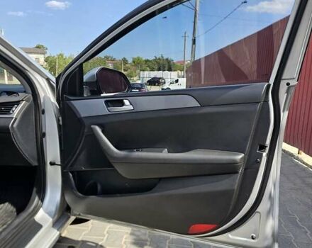 Сірий Хендай Соната, об'ємом двигуна 2 л та пробігом 380 тис. км за 10500 $, фото 9 на Automoto.ua