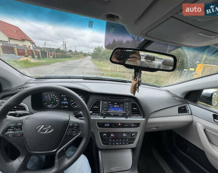 Серый Хендай Соната, объемом двигателя 2 л и пробегом 125 тыс. км за 11500 $, фото 6 на Automoto.ua