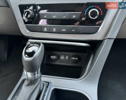 Серый Хендай Соната, объемом двигателя 2.36 л и пробегом 93 тыс. км за 9800 $, фото 26 на Automoto.ua