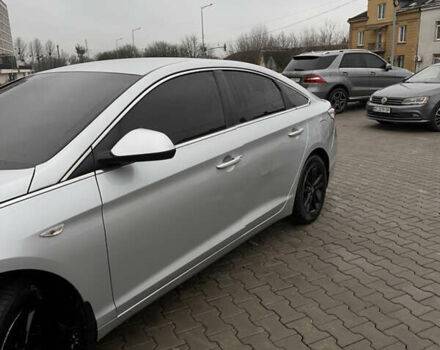 Серый Хендай Соната, объемом двигателя 2 л и пробегом 290 тыс. км за 8900 $, фото 6 на Automoto.ua